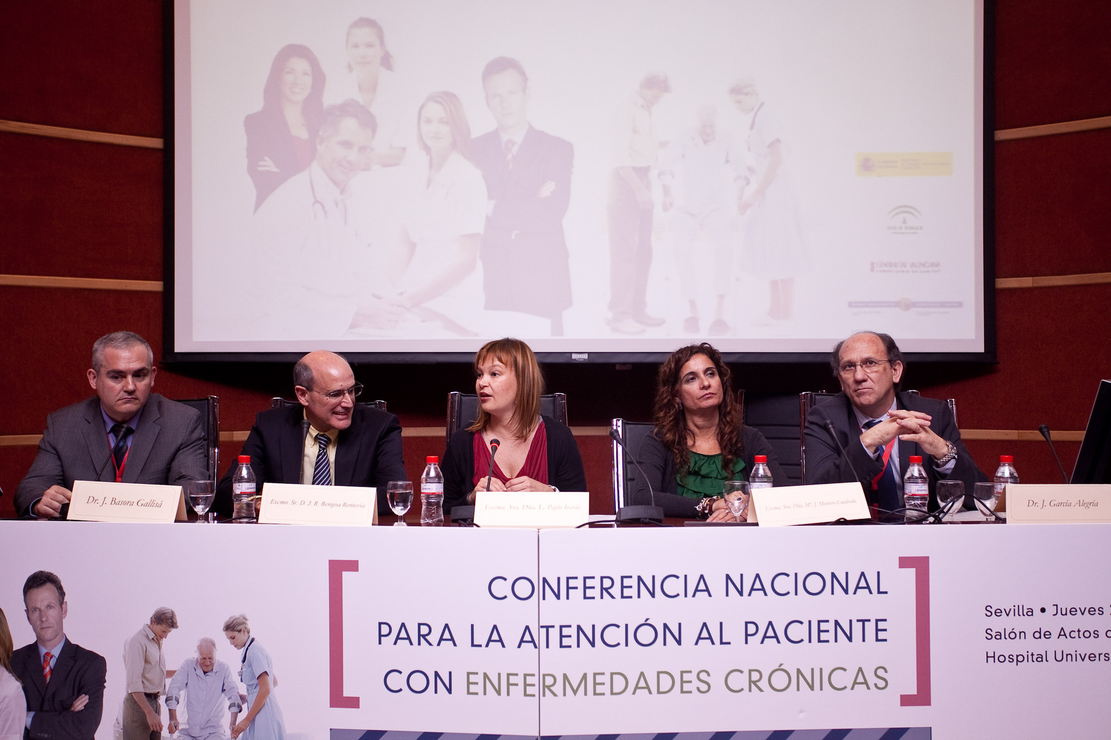 La ministra de Sanidad clausura la Conferencia Nacional para la Atención al Paciente Crónico