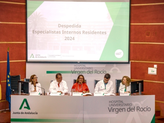 Delegada Salud y Consumo - Especialistas Internos Residentes 2024 - Hospital Universitario Virgen del Rocío, Sevilla - Despedida