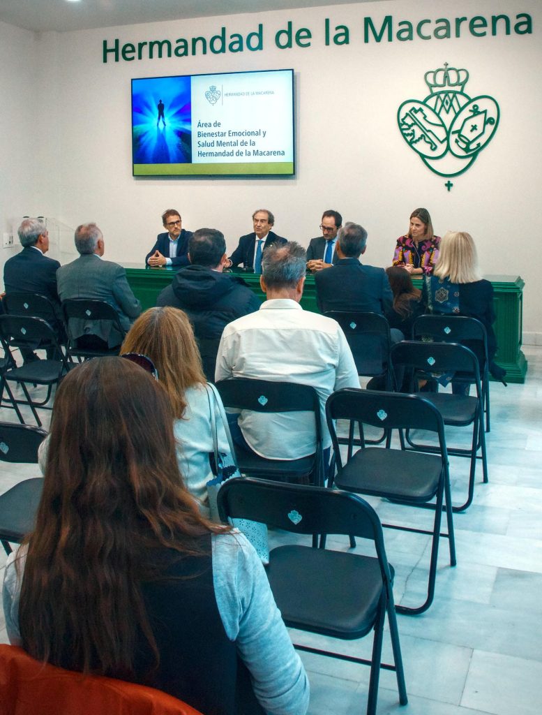 Rueda de prensa creación Área de Bienestar Emocional y Salud Mental de la Hermandad de la Macarena. Participan Benedicto Crespo y Jacqueline Mayoral.