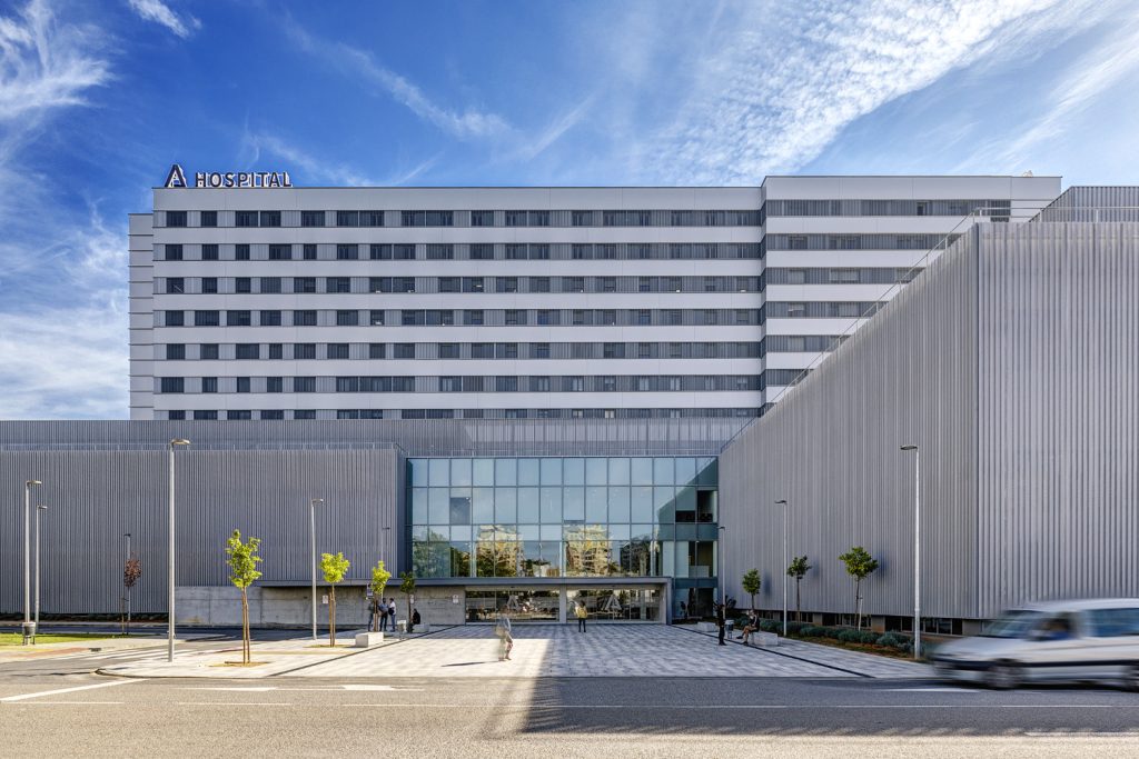 entrada principal hospital muñoz cariñanos